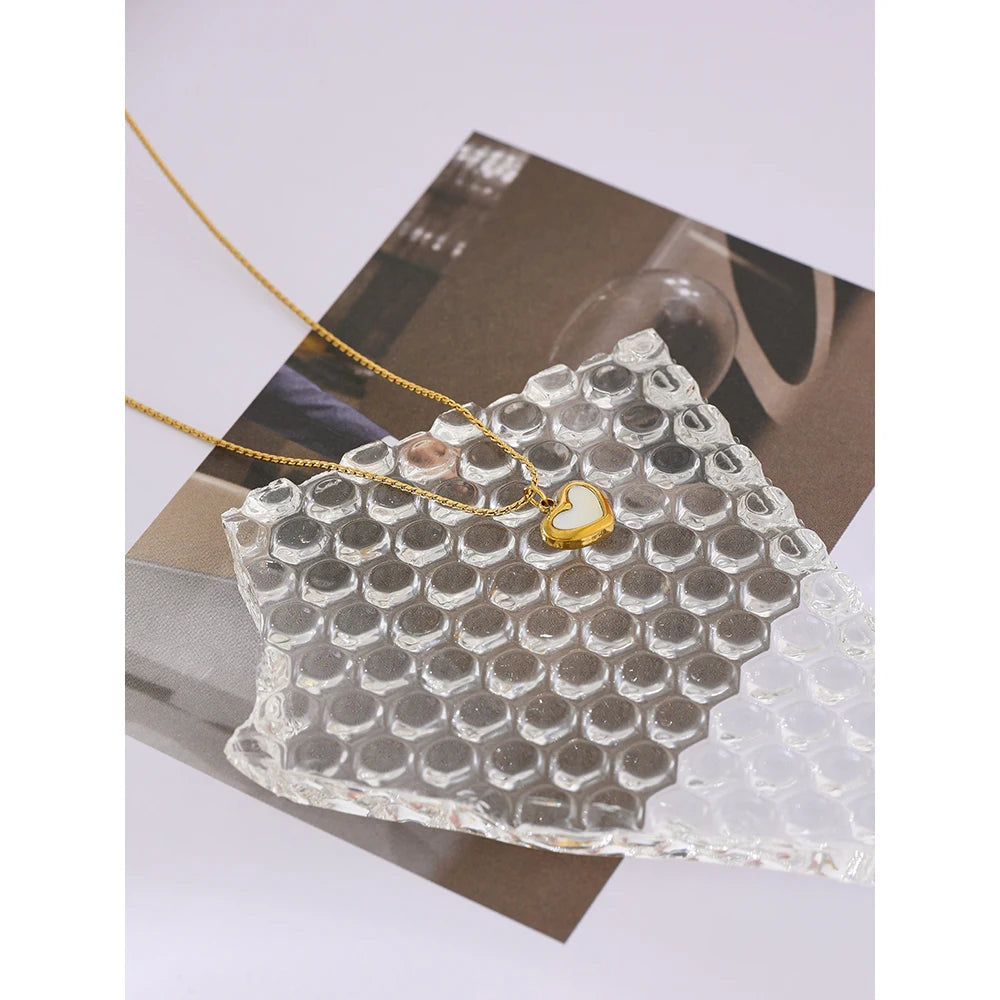 Tessic Cute Heart Natural Shell Necklace