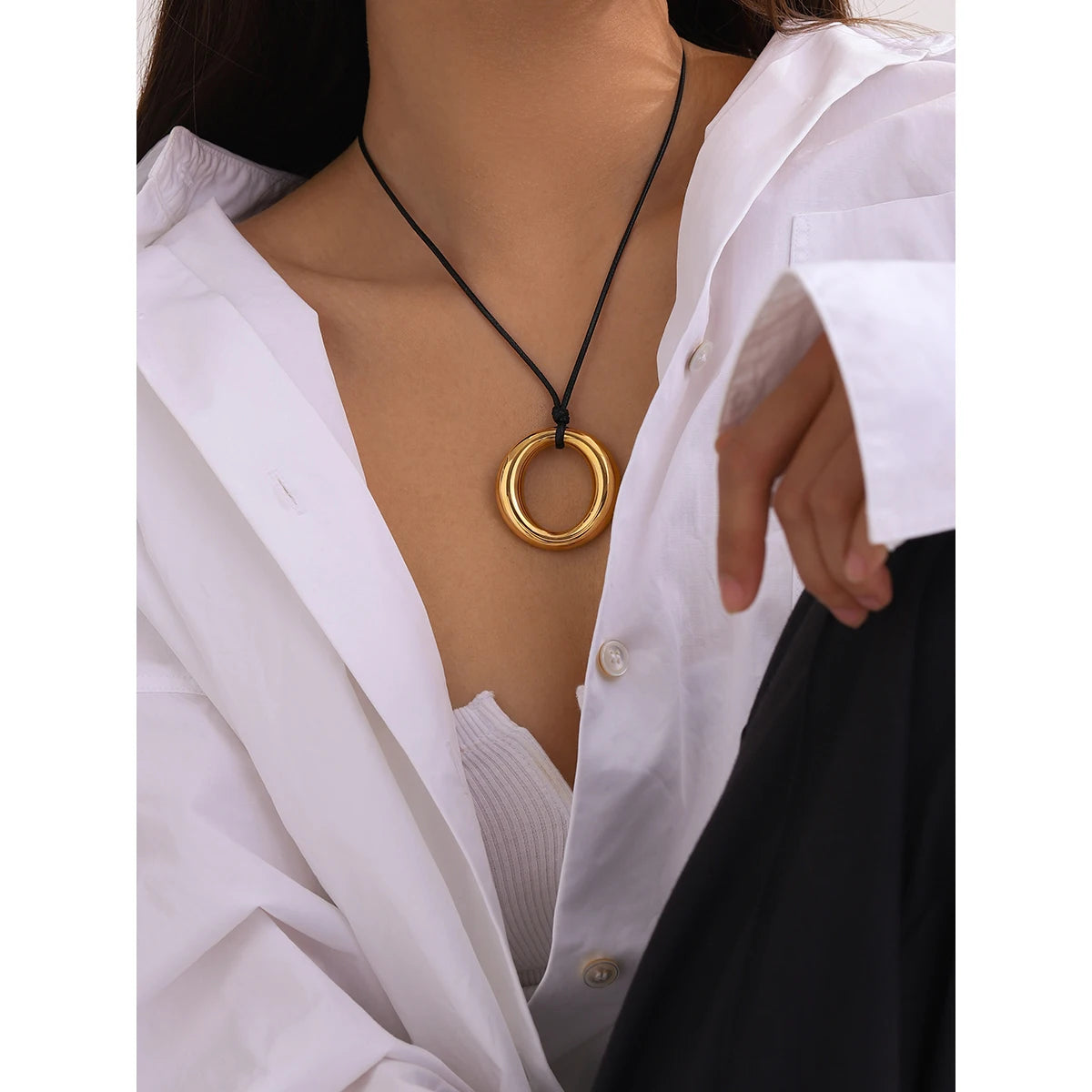 Tessic Round Hollow Pendant Minimalist Necklace