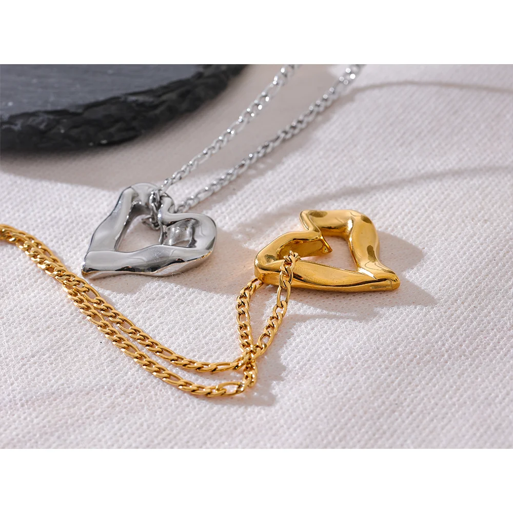 Tessic Heart Love Hollow Necklace