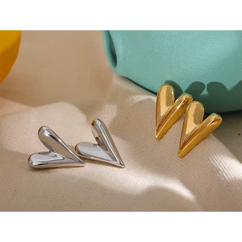 Tessic Little Heart Stud Earrings