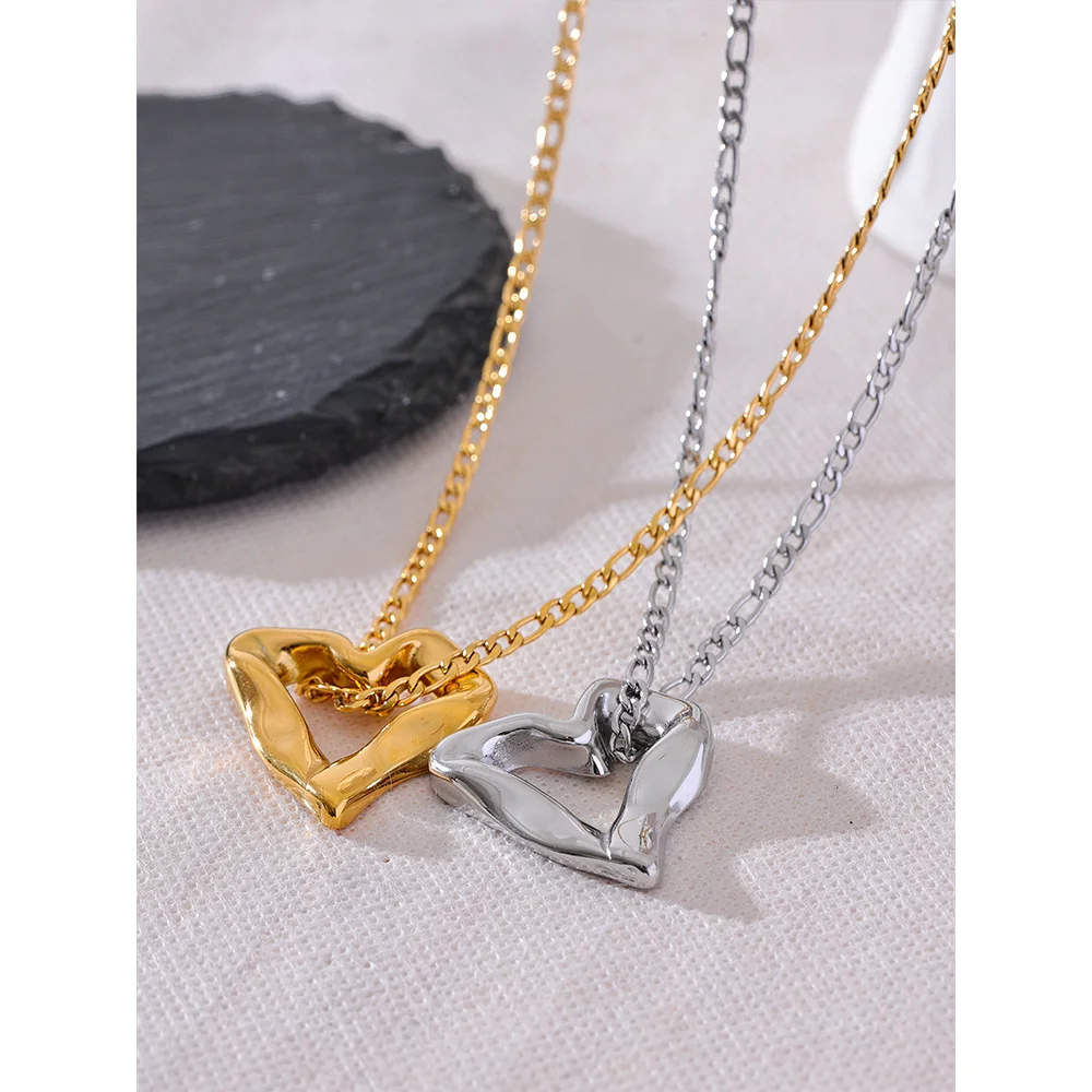 Tessic Heart Love Hollow Necklace