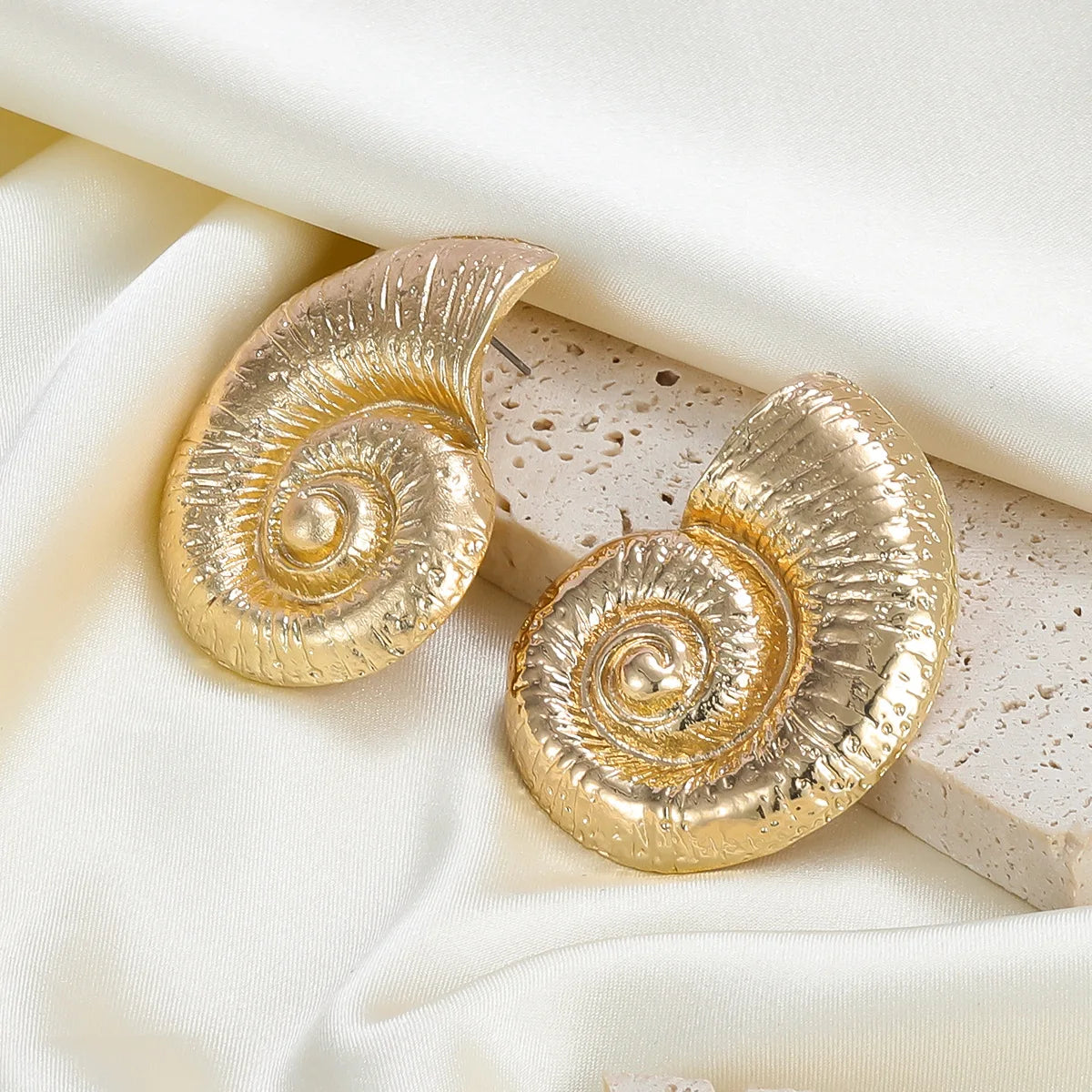 Tessic Vintage Conch Earring